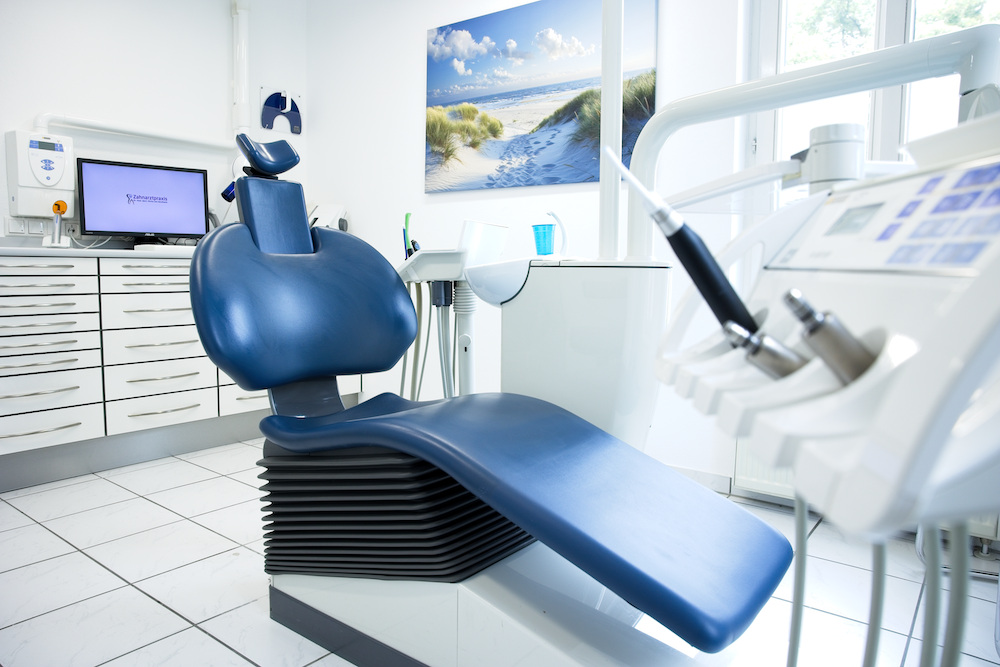 Behandlungszimmer 2 Zahnarztpraxis Dr. Micha von Nordheim in Dießen am Ammersee